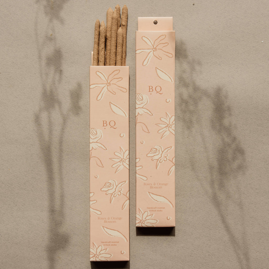pour apporter un doux parfum floral de rose et fleurs d'oranger, optez pour nos bâtonnets d'encens 100% naturel 