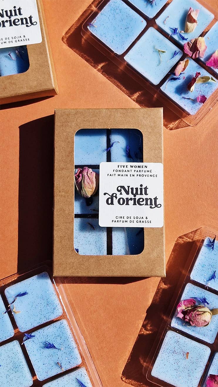 Oriental
Notes de tête : Cardamome, noisette, poivre
Notes de coeur : Cèdre, bois de cashmere, santal
Notes de fond : Fève tonka, miel, ambre