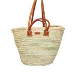 Charger l&#39;image dans la galerie, Panier en vannerie, ce sac en osier avec anse en cuir. Panier en feuilles de palmier tressé et fabriqué à la main. Ce sac en osier est idéal et tendance pour aller faire ses courses ou lors de vos sorties à la plage.
