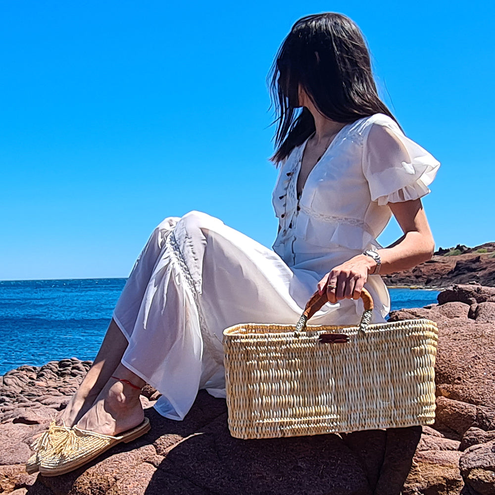 Idéal sac en Osier et Anse en cuir de Vache. Pour aller a la plage, faire vos courses, allez au marché, notre sac Sydney s'accordera a toutes vos activités. 