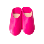 Charger l&#39;image dans la galerie, Babouche en Cuir avec Semelle. Couleurs Rose Fushia. Babouche tendance et confortable. 100%Cuir. Babouche de Grande qualité à petit prix.
