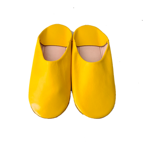 Babouche en Cuir avec Semelle. Couleurs Jaune. Babouche tendance et confortable. 100%Cuir. Babouche de Grande qualité à petit prix.