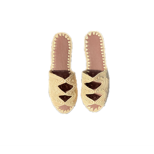 sandale en raphia, a completer avec une robe d'été légère pour obtenir un  look boheme et intemporel. Ideal en toute occasion 