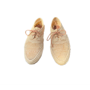 Derbie en raphia, pour un style bohème chic, adoptez nos chaussures en raphia, confortable et abordable. Nos chaussures en raphia vous accompagneront dans toutes vos aventures estivales. 
