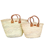 Charger l&#39;image dans la galerie, Cabas ou Sac d&#39;été en osier fibre naturel avec anses courtes en cuir tressé. Fabriqué avec des feuilles de palmier tressés a la main. Échangez votre sac à main pour un panier tendance qui deviendra l&#39;indispensable pour vos vacances
