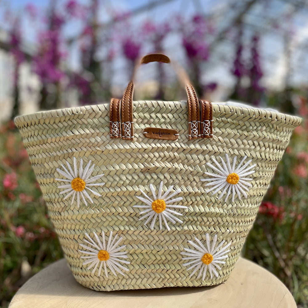 Panier en osier vintage années 60 - avec motifs colorés - La Brocante Panier en osier vintage années 60 - avec motifs colorés - La Brocante
