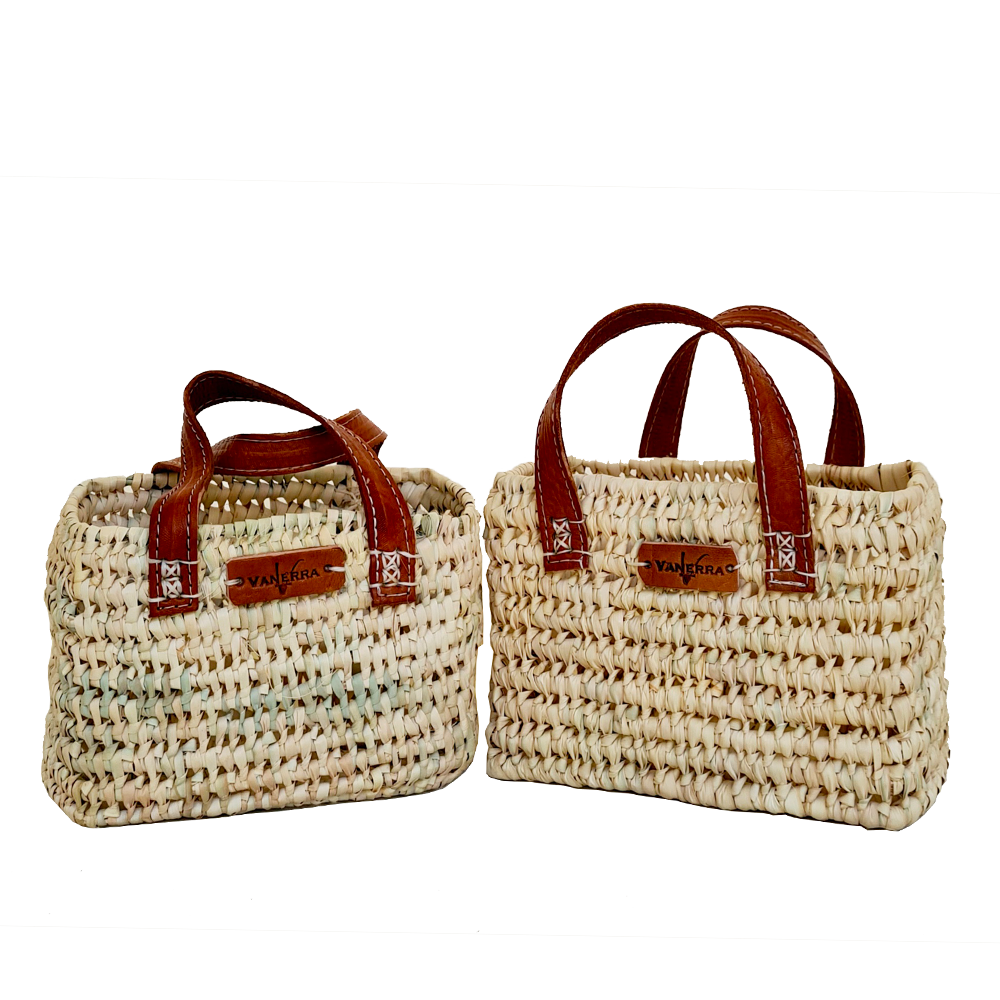 Un panier en osier tressé pour enfant. Parfait en sac pour enfant ou bac de rangements pour ranger. Panier fait main fabriqué par un artisan de la vannerie. Ce panier enfant est parfait pour accompagner votre enfant lors de toutes ses balades !