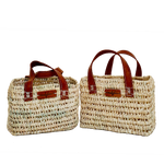 Charger l&#39;image dans la galerie, Un panier en osier tressé pour enfant. Parfait en sac pour enfant ou bac de rangements pour ranger. Panier fait main fabriqué par un artisan de la vannerie. Ce panier enfant est parfait pour accompagner votre enfant lors de toutes ses balades !
