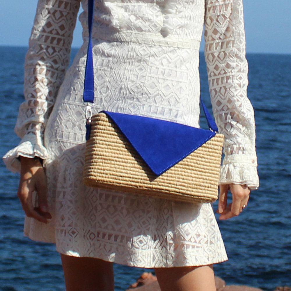 Pochette en sale raphia