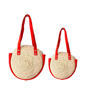 Sac en vannerie et Cuir d'agneau. Belle qualité, finiitions couture fait à la machine à coudre. Notre cuir est tannée de manière écologique, sans utilisation de produits chimiques 