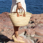 Charger l&#39;image dans la galerie, Panier le Bon Marché, avec sa pochette zippé intérieur, et ses anses en cuir de vache tressé, ce panier sera de toutes vos sorties. ideal comme panier de plage, cabas de marché, sac a main ..
