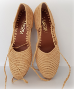 Charger l&#39;image dans la galerie, Sandales en raphia compensées à bride. Raphia tressé mains en fibre naturel. Des chaussures à semelles compensées adaptées aux activités de l&#39;été.
