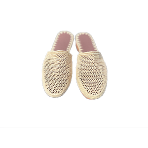 Superbe chaussures en raphia, pour un style bohème chic, n'attendez plus et craquez pour nos mules en raphia 
