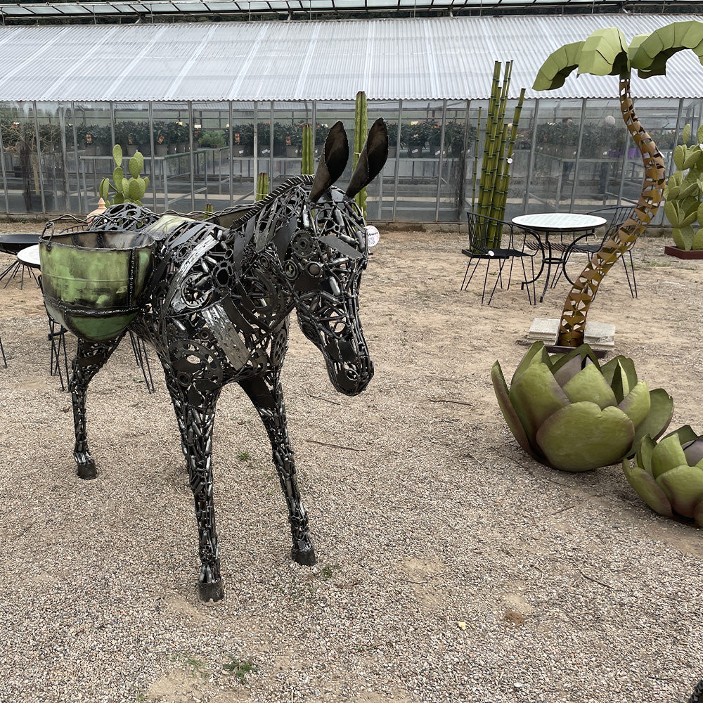 Cette STATUE ane metal FAIT MAIN à partir d acier recyclé. SCULPTURE ane metal décoration de JARDIN, en METAL RECYCLE .PIECE UNIQUE façonnée par des artisans sculpteurs