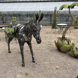 Cette STATUE ane metal FAIT MAIN à partir d acier recyclé. SCULPTURE ane metal décoration de JARDIN, en METAL RECYCLE .PIECE UNIQUE façonnée par des artisans sculpteurs