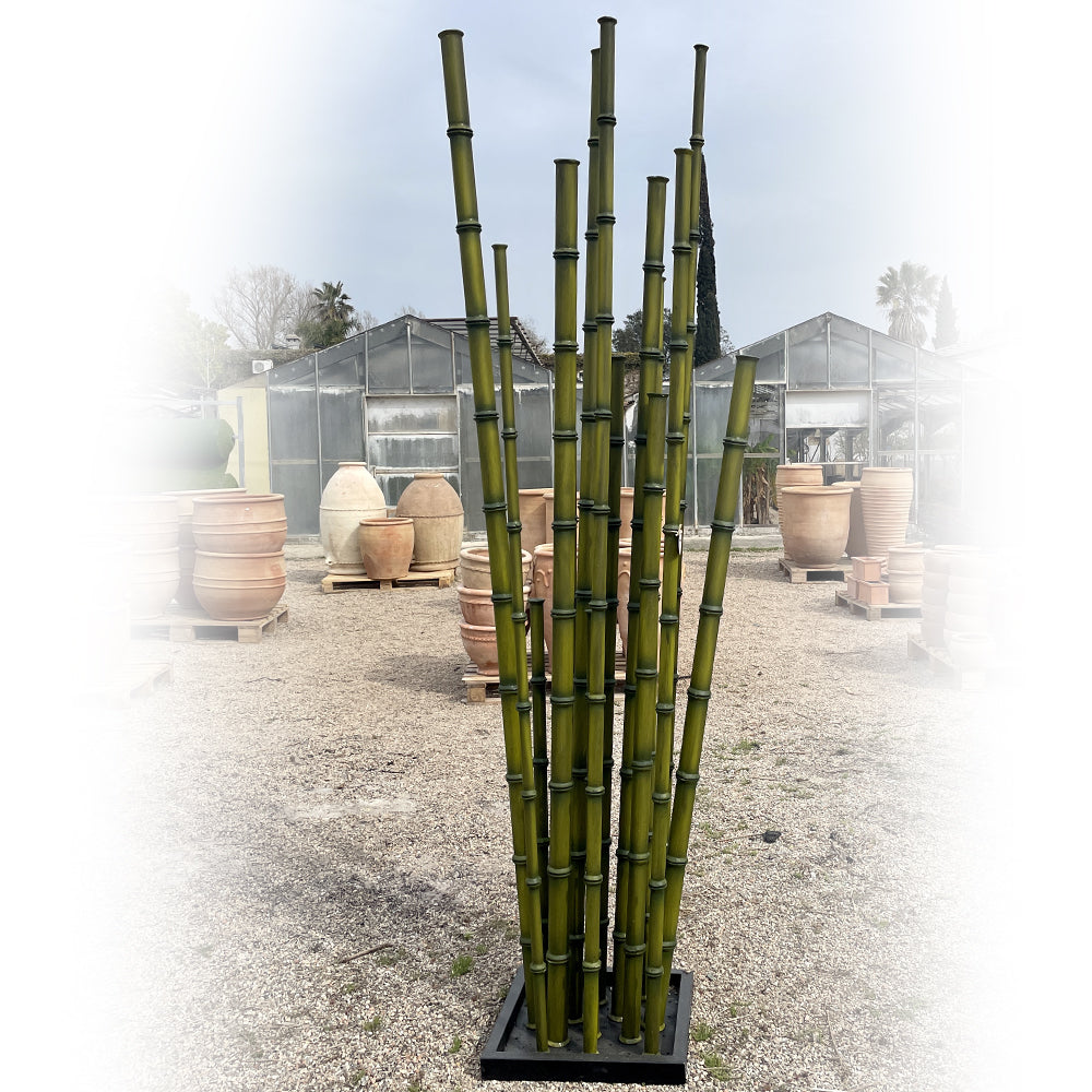 magnifique sculpture de bambou de 2M50, idéal pour une décoration végétal, ou pour agrémenter votre jardin d'une pièce unique d'art, sans contrainte, ni entretien