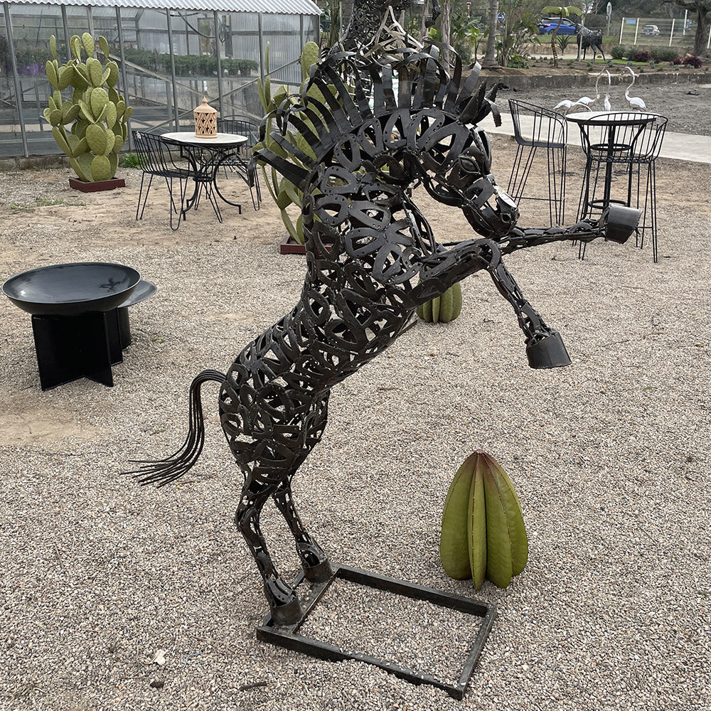 Sculpture d'animaux : cheval cabré en metal – Bazar du Monde