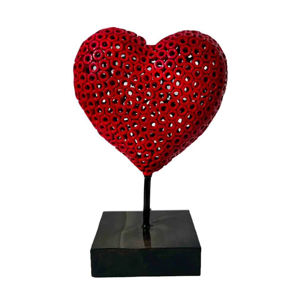 statue d un coeur en metal boulon. Sculpture love amour en fer forgé metal oeuvre d art