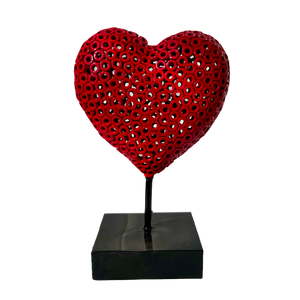 statue d un coeur en metal boulon. Sculpture love amour en fer forgé metal oeuvre d art