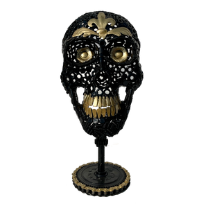 statue en metal tete de mort mexicaine en boulon. Objet d art en metal fer forgé skull