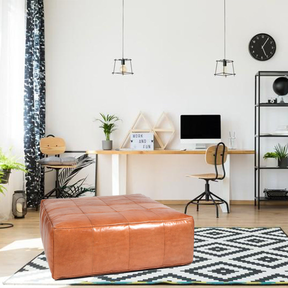 Nos poufs en cuir, parfois appelés sièges ottomans ou coussin sera un accessoire de décoration intérieur design et donnera beaucoup de charme à votre intérieur. Nos poufs en cuir peuvent avoir de nombreuses utilisations comme sièges, repose-pieds, coussin en passant par une tables basses décoratives en cuir.