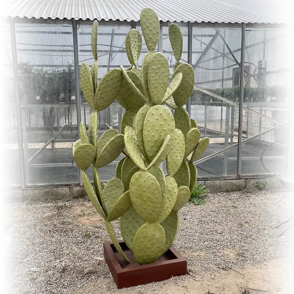 cactus en fer forgé, réalisé entièrement a la main, fait sur mesure. sculpture inique et comtenporain,.