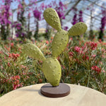 Charger l&#39;image dans la galerie, Magnifique sculpture d&#39;un petit cactus en metal , réalisé entièrement à la main, par nos talentueux artisans.
