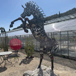 Charger l&#39;image dans la galerie, Sculpture d&#39;un cheval cabré en metal recyclé. Statue en fer forgé taille réelle
