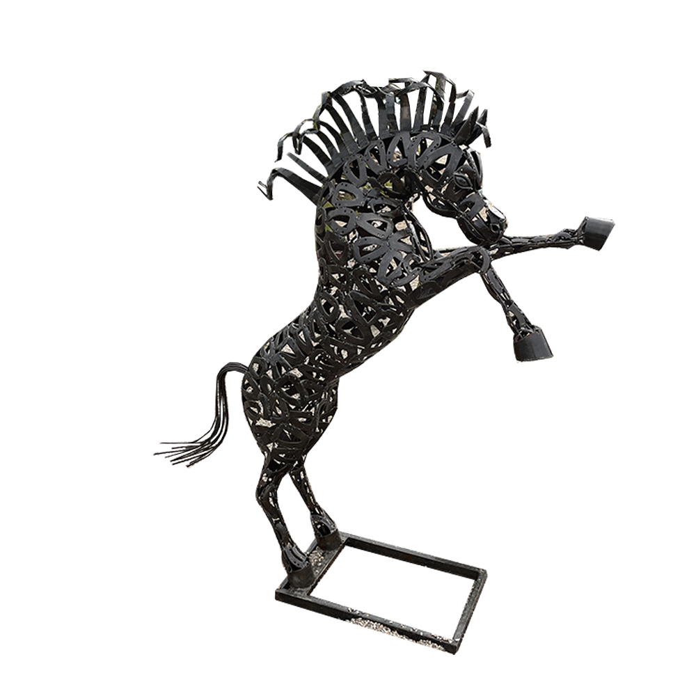 statue d un cheval en metal grandeur moyenne. Sculpture d'art cheval en metal en fer forgé pour la décoration de jardin