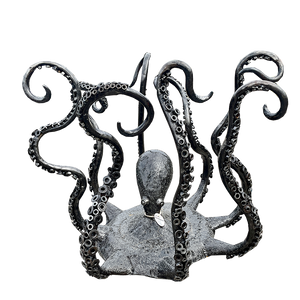 statue en fer forgé en metal d une pieuvre pouvant servir de pied de table. cette statue de pieuvre en metal fera sensation dans votre décoration exterieure